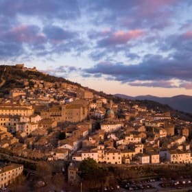 Luxury Vacation Getaway for 4 in Cortona Tuscany- Italy item