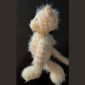 Poupée chat artisanale n° 2 / Handmade cat doll #2 item