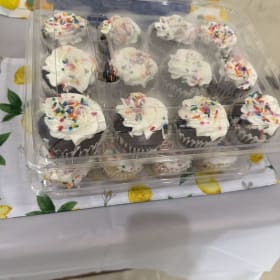 24 ct- Cupcakes item