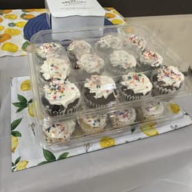 24 ct- Cupcakes item