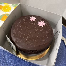Freeport, bakery, salted caramel chocolate cake item