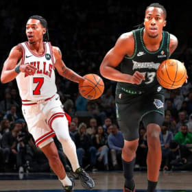 Ayo Dosunmu Autographed Jersey item