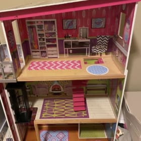 Gently Pre-loved KidsKraft Super Model Dollhouse item