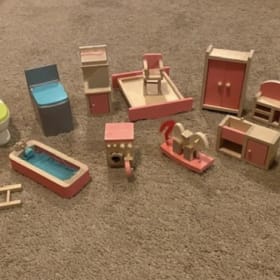 Gently Pre-loved KidsKraft Super Model Dollhouse item