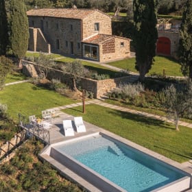 Luxury Vacation Villa Getaway for up to Eight People in Cort item