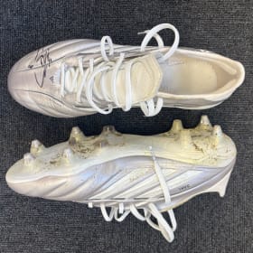 Used and signed football boots Saki Kumagai item