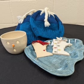 34 - Winter Warmth Basket item