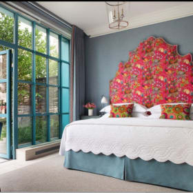 Warren Hotel - 1 Night Stay at Junior Suite item