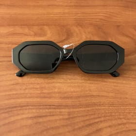 DEVIL WEARS PRADA 2 SUNGLASSES NEW BLACK item
