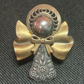 1.75 in. metal angel pin item