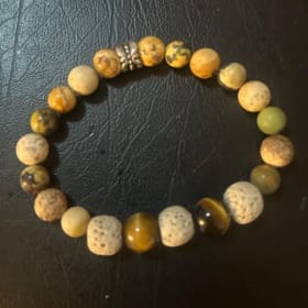Aromatherapy diffuser bracelet with polished stones item