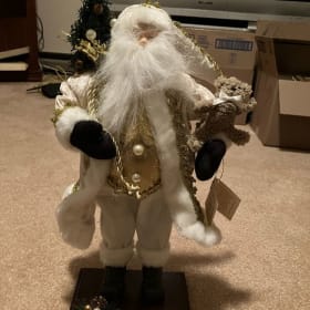 Set of 3 Santa Claus/Father Winters item