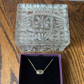 3) Elegant Kendra Scott Elisa Necklace & Crystal Box item