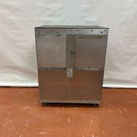 #12 : Coffre de rangement sur roues en métal item