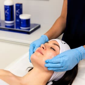 Cliniques VIVA Médico-Esthétique - Carte-cadeau de 100$ item