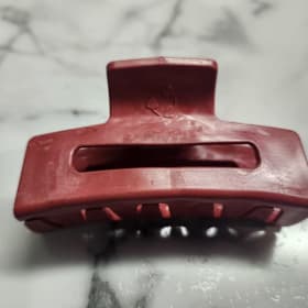 Grande pince rouge item