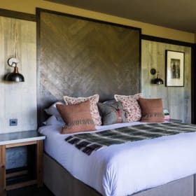 Champagne, Dinner, Bed & Breakfast for 2 @ Jack Russell Inn item