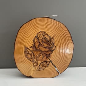 Œuvre sur bois pyrogravée par l'artisan Bruno Croteau item