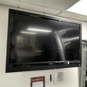 VIZIO 37" TV and wall mount item