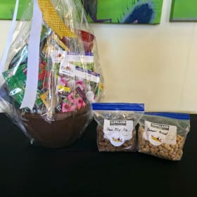 #6 - Garden and Pet Gift Basket From Alaska Mill and Feed item