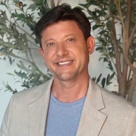 Observational Day Hair Transplantation with Dr. Ryan Welter item