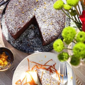 Guinness Ginger Cake (9.5" Round) item