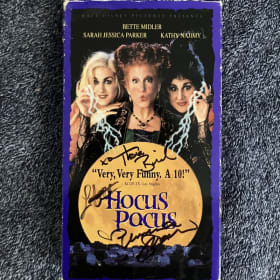 HOCUS POCUS VHS SIGNED VINESSA SHAW THORA BIRCH LARRY BAGBY item