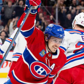 Une paire de billets de hockey item