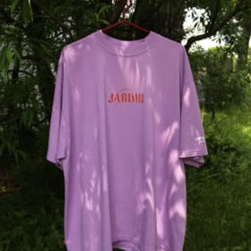 T-Shirt item