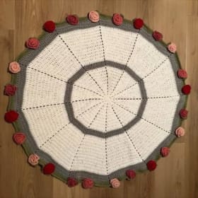 Love & Roses Crocheted Bouquet Blanket item
