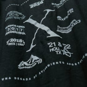 10 Años | Camiseta Oficial (Solo EE. UU.) item