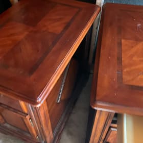 mahogany veneer Vintage nightstands item