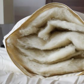 Wool-filled pillow from Jóia Sleep - Queen sized medium loft item