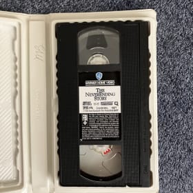 THE NEVERENDING STORY VHS SIGNED BY “ATREYU” NOAH HATHAWAY item