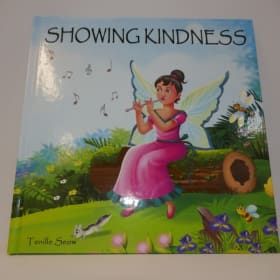 Photo of Showing Kindness (Hard cover) by Tenille Seow