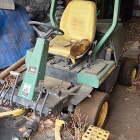 John Deere Mower #2 (POOR CONDITION> DOES NOT RUN) item