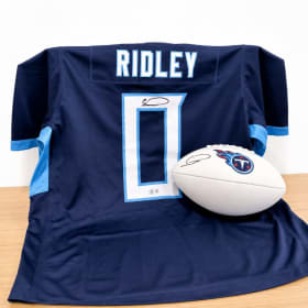 Calvin Ridley - Signed Jersey & Football item
