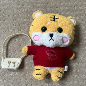 Large Stuff Tiger with a South School removable sweater item
