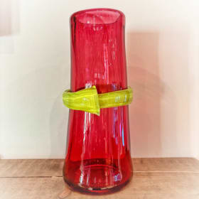 Vase en verre soufflé (rouge) item