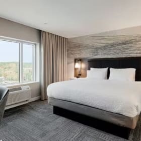 Séjour - Hampton by Hilton item