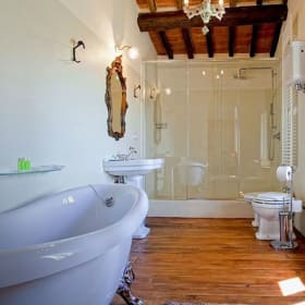 Timeless Tuscany 4Bed/3Bath: 7 Nights: 8 Guests item