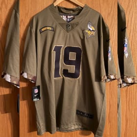 🏈 Signed Adam Thielen Military Vikings Jersey item