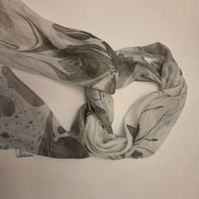 Foulard de soie marbré sur l'eau item