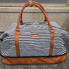 Photo of $400 American Airlines Gift Card & Travel Bag
