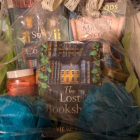 Evenings with Evie Woods Basket 1 item