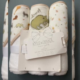 Photo of 3 Hooded Towels + 3 Washcloths