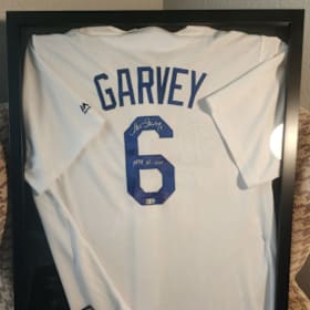 Photo of Steve Garvey Signed Jersey