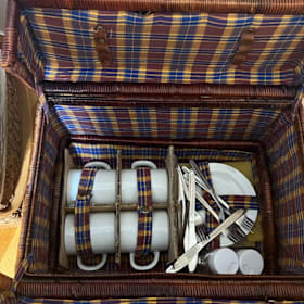 Photo of Classic picnic basket set