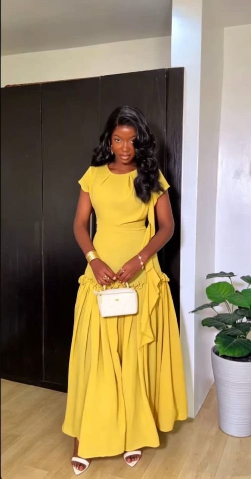 robe longue fluide et élégante de couleur jaune moutarde