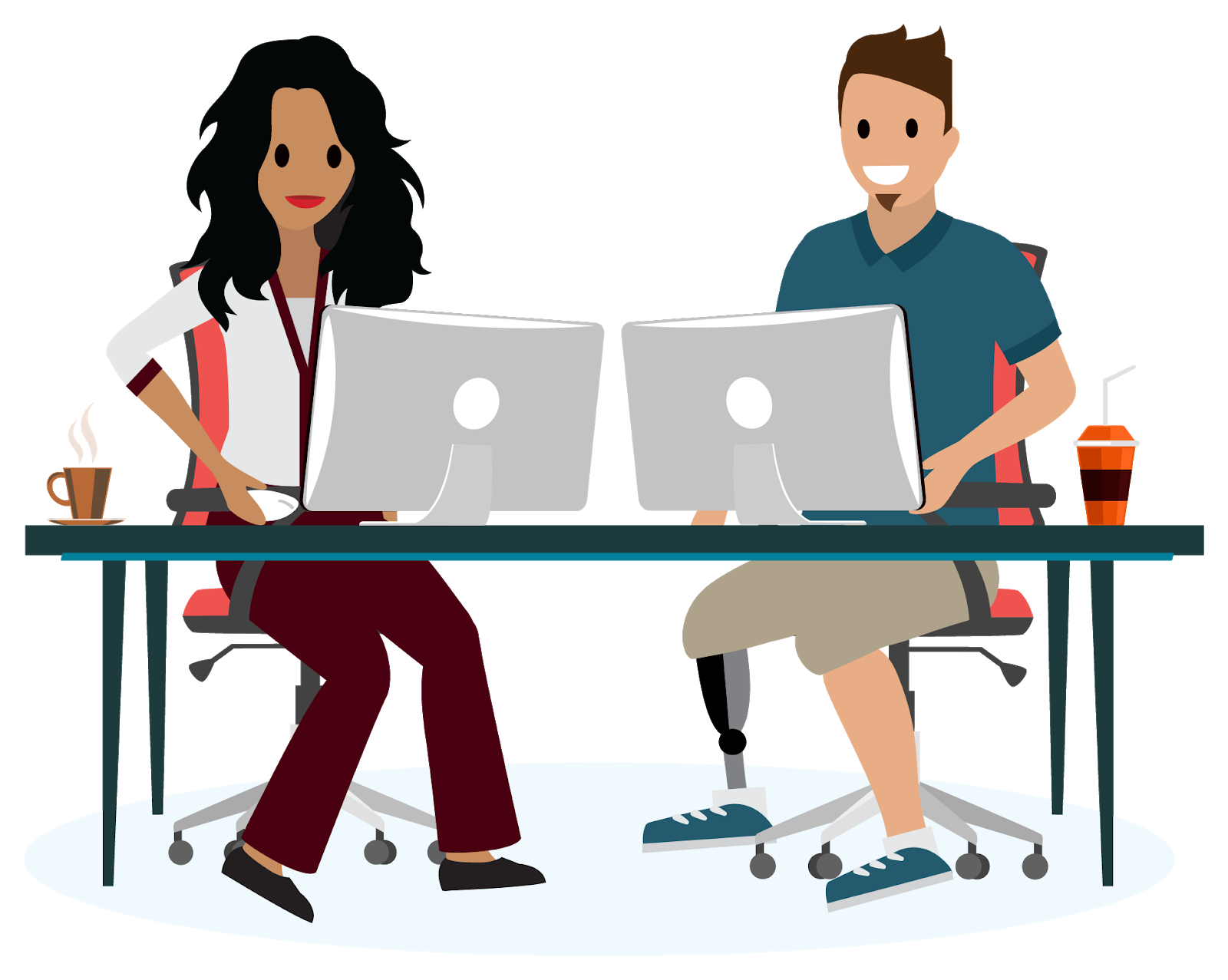 Une femme et un homme qui sourient, assis devant leur ordinateur. L’homme a une prothèse de jambe.